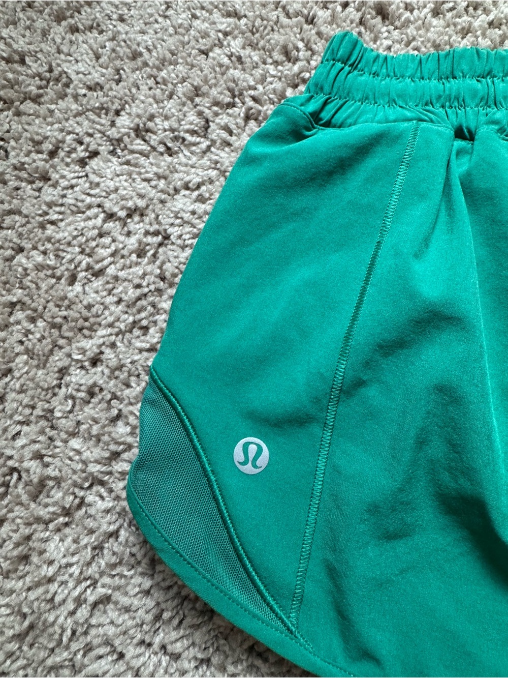 lululemon athletica hotty hot lined low-rise short | 2.5 inch | size 6 - Picture 3 of 3
